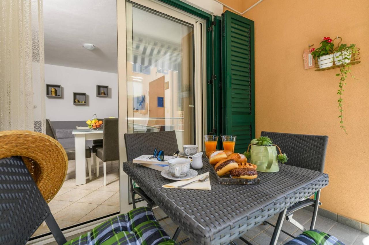 Apartment Sea Premantura Bagian luar foto