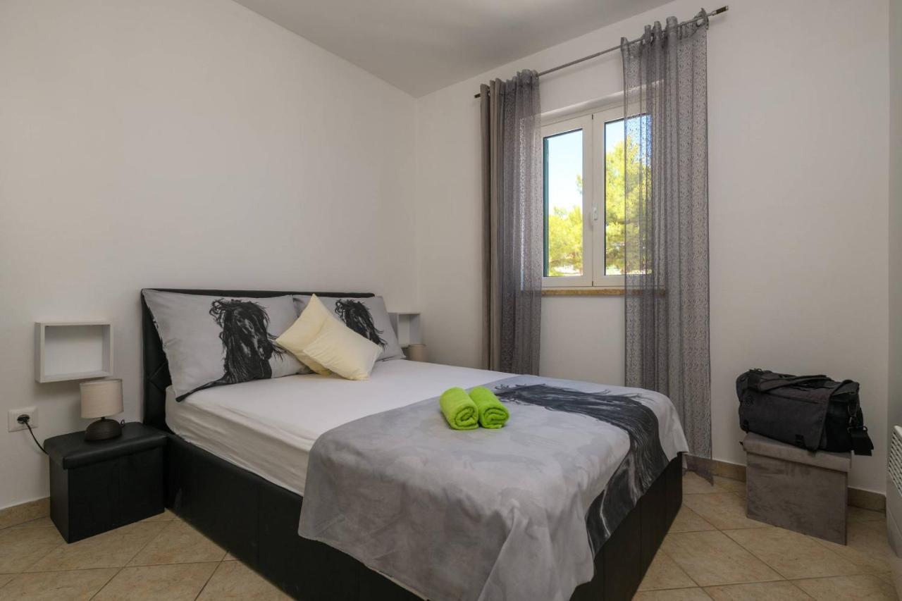 Apartment Sea Premantura Bagian luar foto