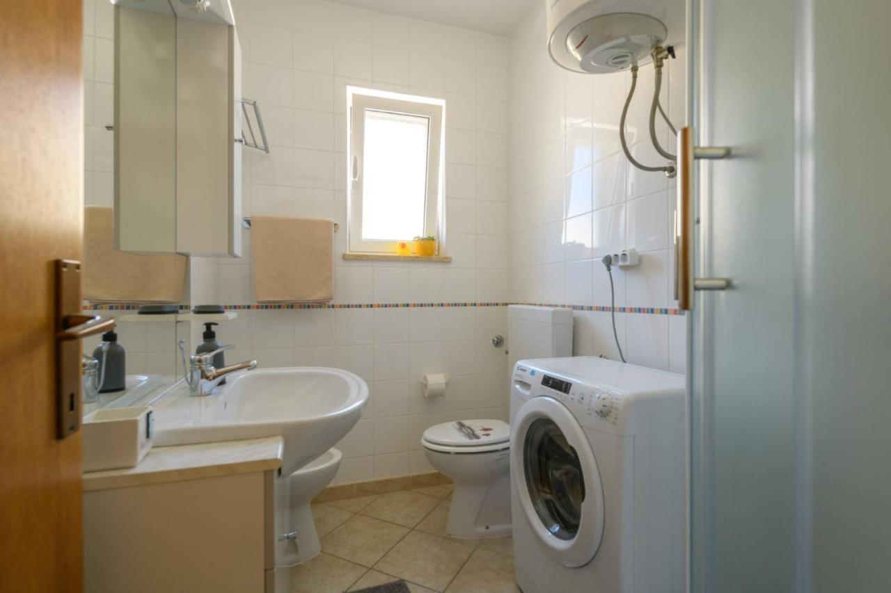Apartment Sea Premantura Bagian luar foto