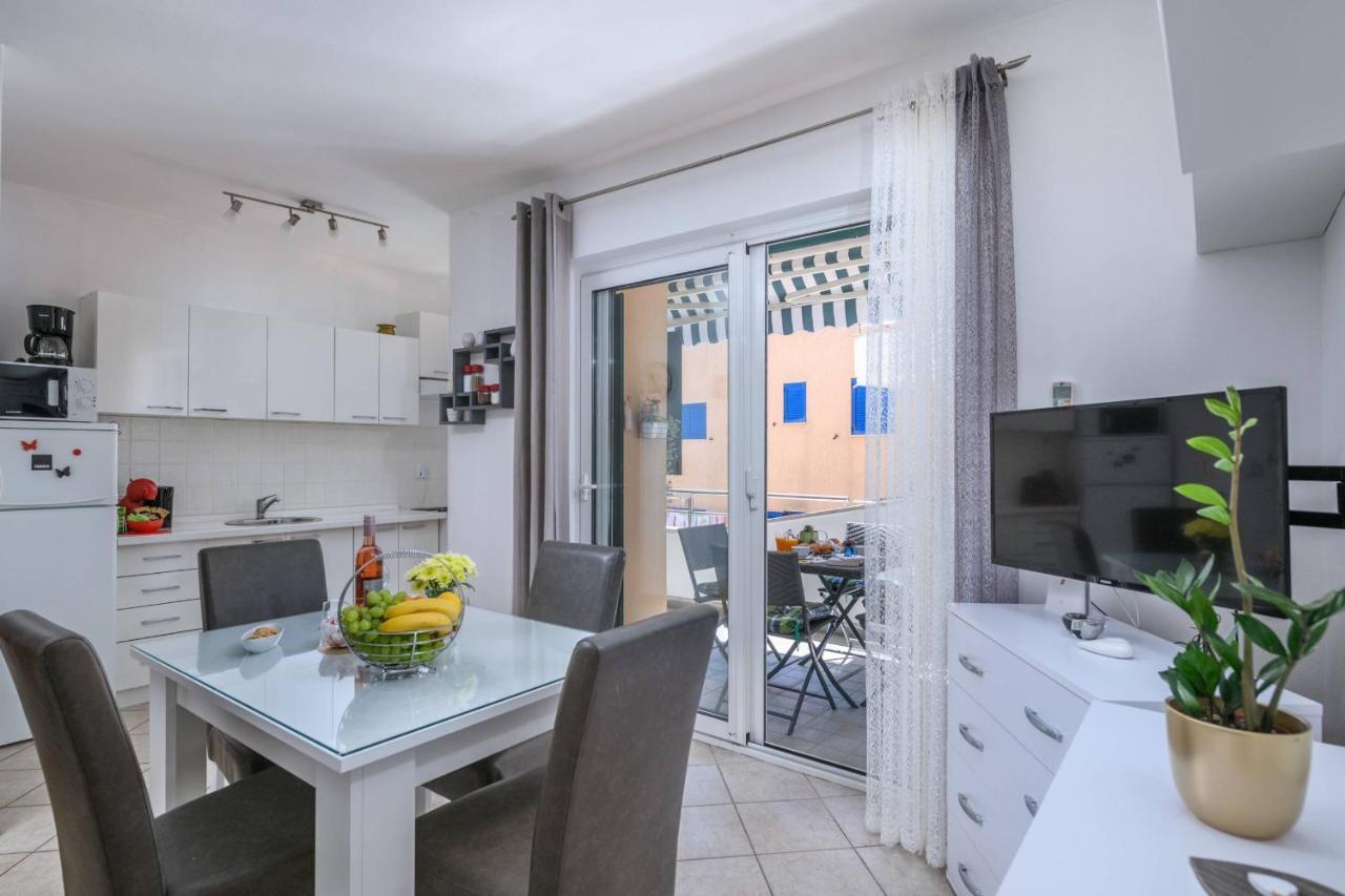 Apartment Sea Premantura Bagian luar foto